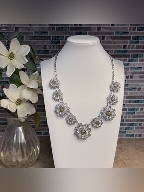 Gorgeous Talbots silver shimmer necklace